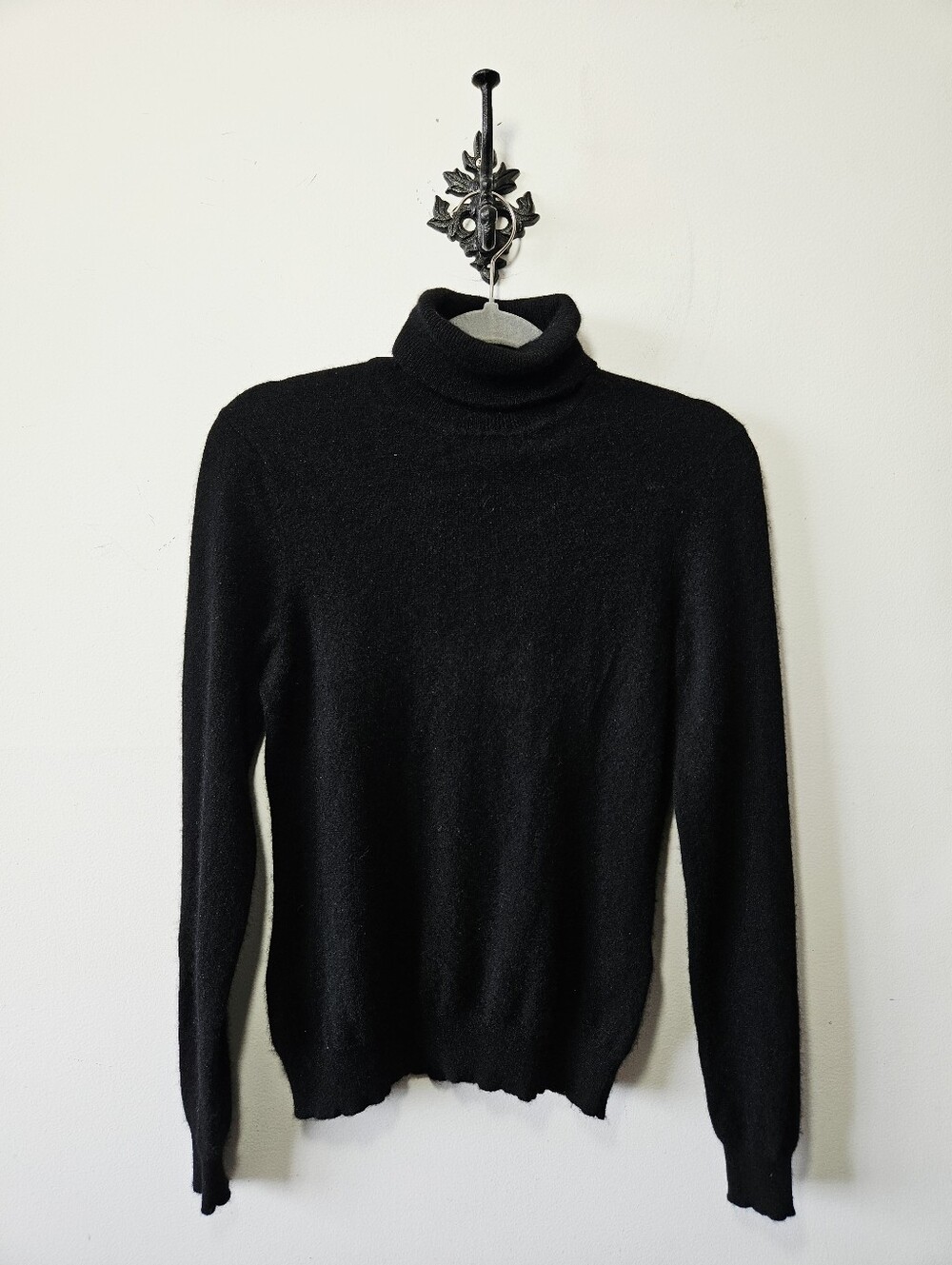 Lord & Taylor 100% Cashmere Turtleneck Sweater Size M Petite Black Pullover